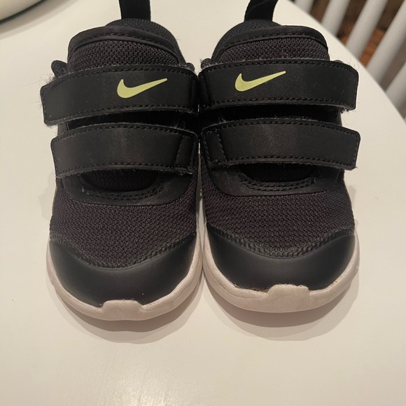 Nike omni sneakers size 5c - Picture 2 of 4